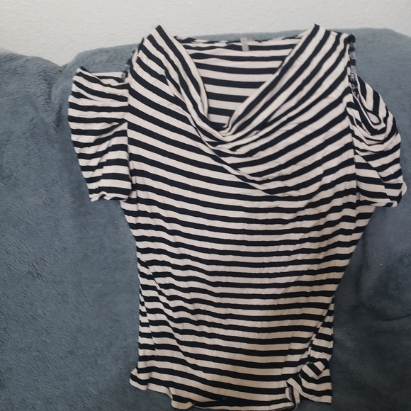 Tops - Picture 3 of 4